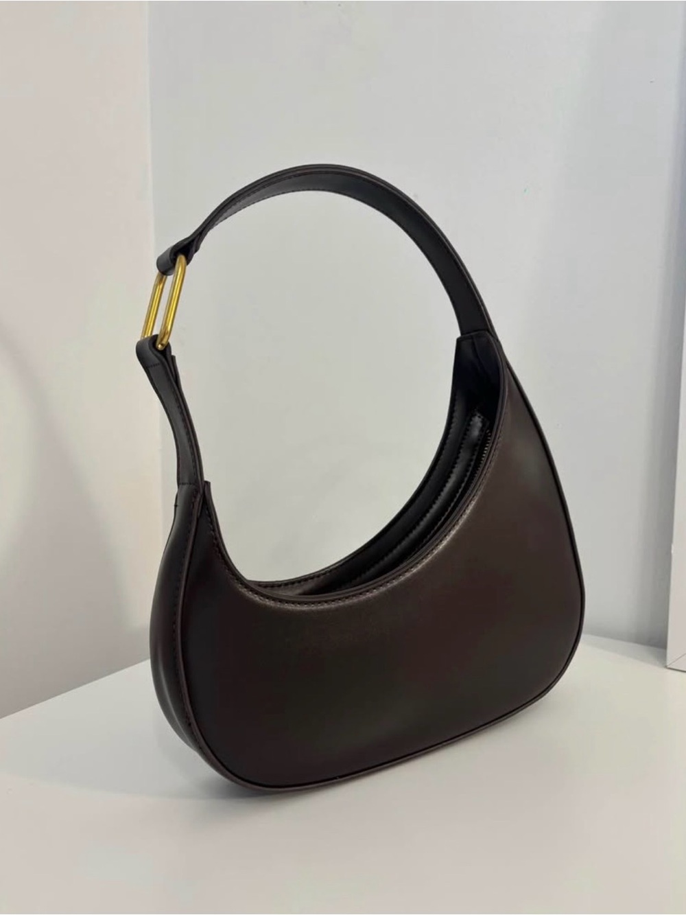 Shoulder Bag in Dark Brown